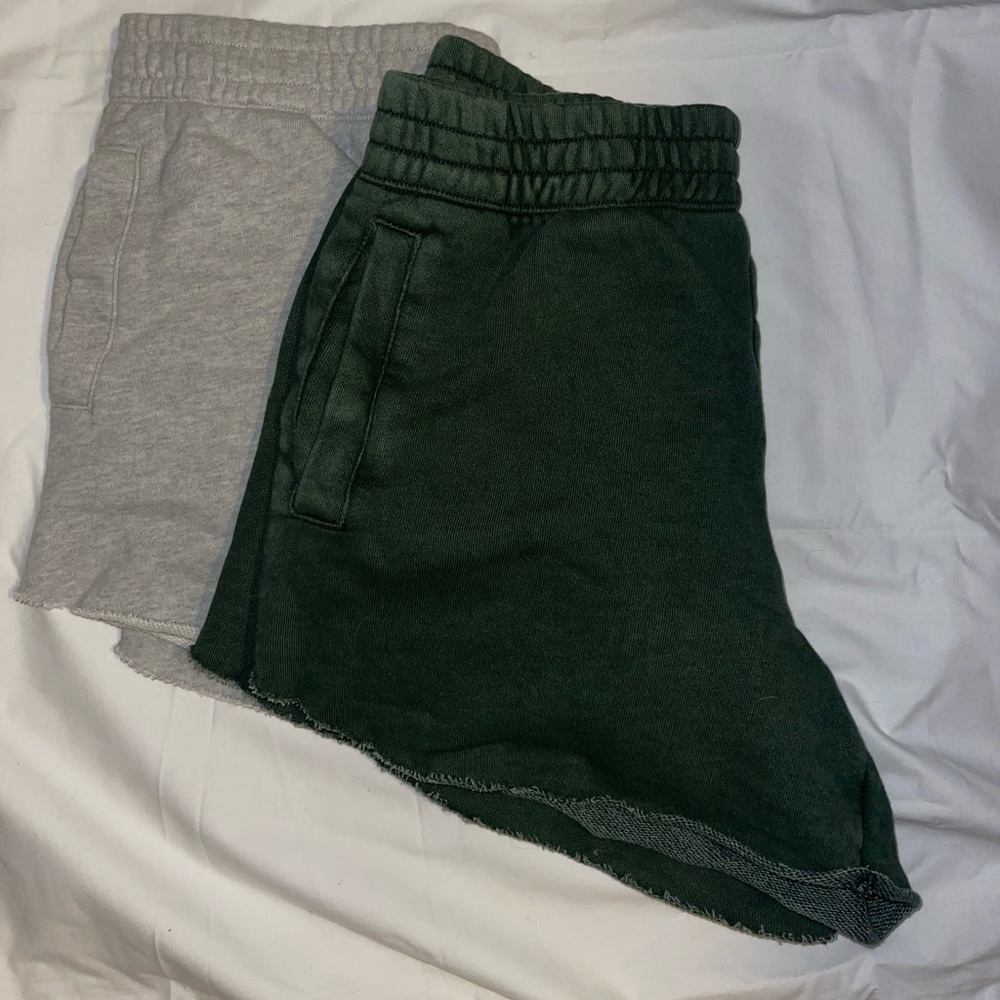 AERIE ON MY WAY HIGH WAISTED SHORT bundle medium